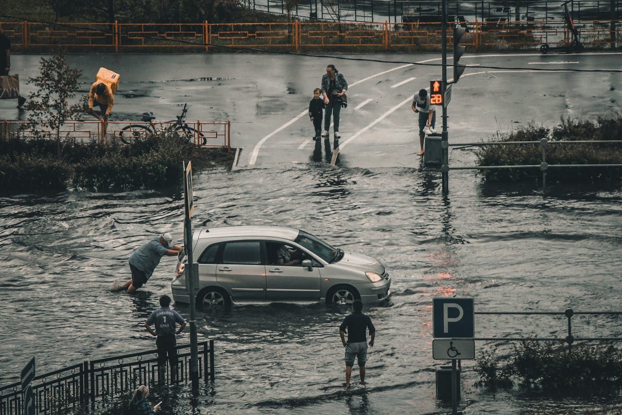 Erste Hilfe bei Hochwasser – Was tun, wenn das Wasser steigt?